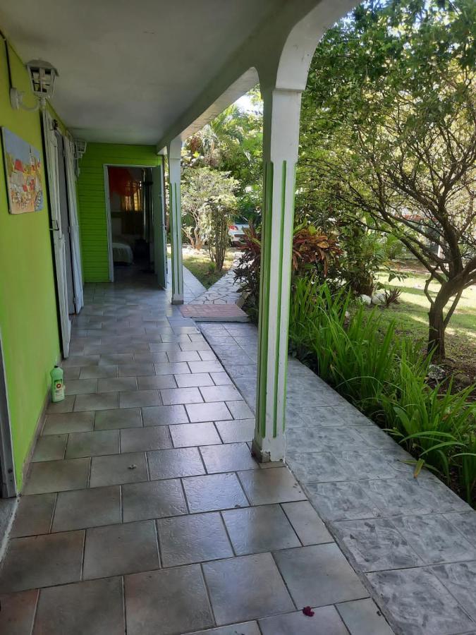 Le Jardin De Massieux Bouillante Exterior foto